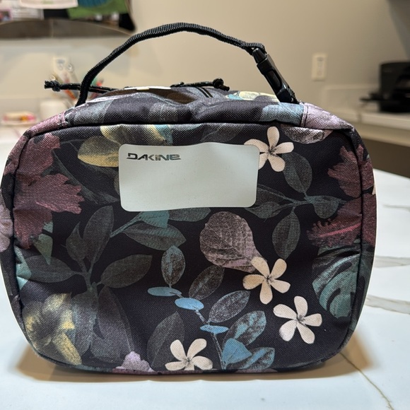 Dakine School Black Kids Tropic Dusk Lunch box / bag  5L with Floral Design - Picture 5 of 9